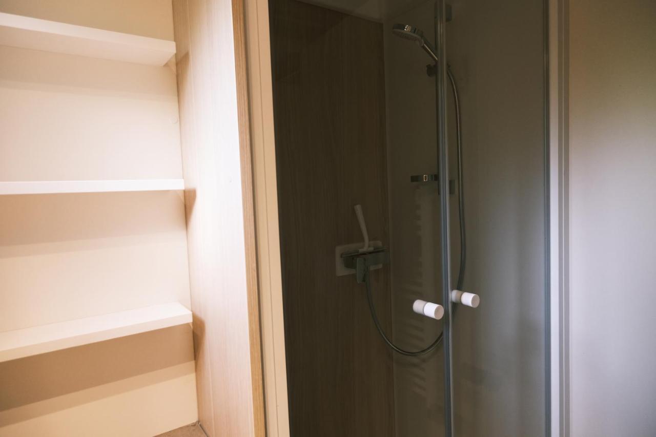 Lodge Avec Spa Privatif - Foret Et Lac Liginiac Ngoại thất bức ảnh